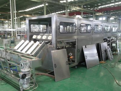 Chine Machine de remplissage de l'eau pure de cinq gallons/usine rotatoires avec 3 dans 1 fonction à vendre