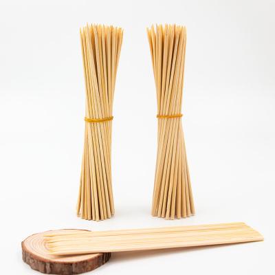 China Wholesale Custom Biodegradable Bamboo Sticks Easily Cleaned Grill Skewers Round Bamboo Sticks for sale