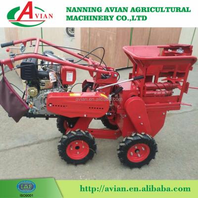 China Combine Maize Harvester Combine Corn Harvester / Mini Corn Harvester With Rods Shredding Function for sale