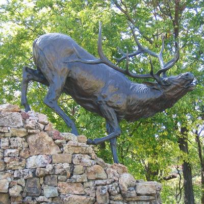 China Europe's Best Outdoor Effect Large Running Bronze Elk Sculpture Animal Outdoor Ornaments for sale