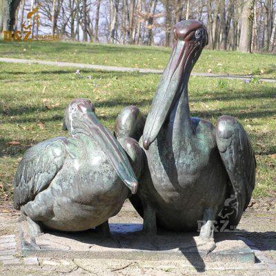 China Europe Garden Bird Decorative Animal Metal Large Pelican Statue Bronze Brass Sculpture for sale