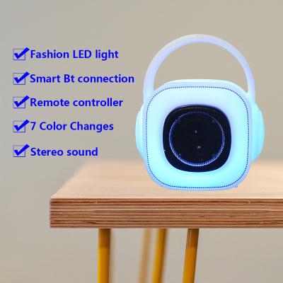 China Sc smart pin nhc nghe loudspeaker LOA lantern lamp LED flashing light picnic speaker table music song audio speaker for sale