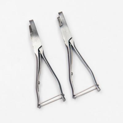 China Ordinary toolveterinary stainless and veterinary identification instrument ear cutter for sale