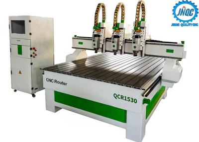 China Fácil opere a máquina do router do CNC, máquina de cinzeladura de madeira automatizada 1530 à venda