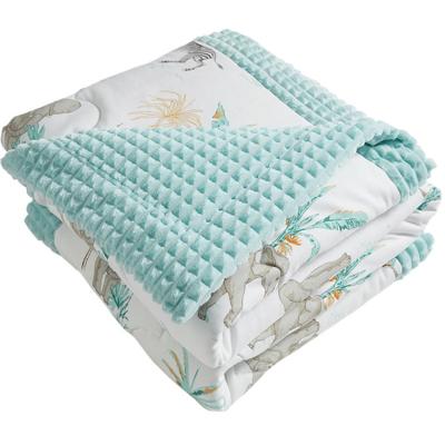 China Folded Wholesale Cotton Baby Quilts Cotton And Polyester Baby Quilt Blanket With Animal Pattern for sale