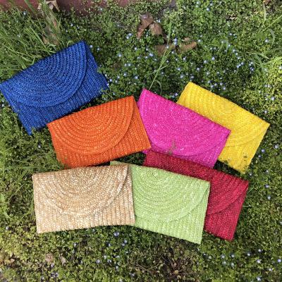 China Natural Woven Clutch Purses 2021 Women Handbags Women Summer Beach Wholesale Straw Purse Bag for sale