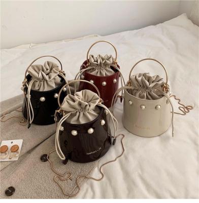 China 100% 2021 New Eco-friendly Korean Leather PU Messenger Bag Fashion Bucket Bag Evening Clutch Bags for sale