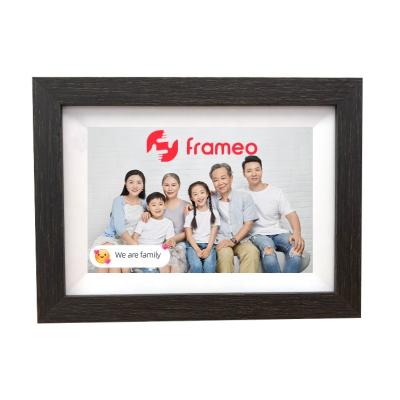 China Custom RK3126 1GB+16GB Wifi Family Picture Frame Digital Wooden Photo Frame Family Supplier Wholesaler for sale