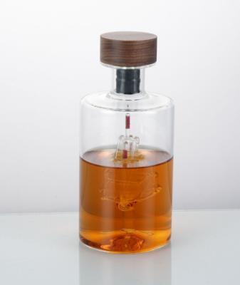 China Wholesale Custom Viable Whiskey Bottles Glass Beverage Alcohol Bottle In Borosilicate Glass High Quality Whiskey Bottle With Wooden Lid for sale