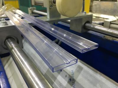 Cina Metropolitana dell'imballaggio del PVC IC/macchina di plastica dell'estrusione di profilo, linea dell'estrusione della tubatura di IC in vendita