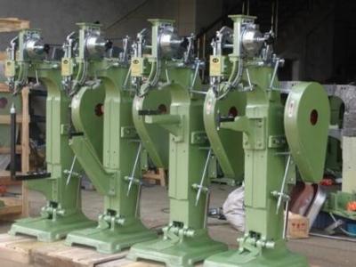 China Stahlmaschine des nagel-3/4HP, Gepäck-Niet-Maschine für Rollkoffer-Produktion zu verkaufen