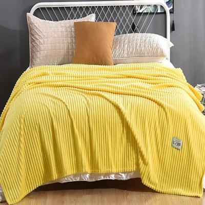 China Fashionable Super Soft Solid Folded Dyed 150*200cm Warm Knitting Throw Coral Fleece Blankets For Wholesale for sale