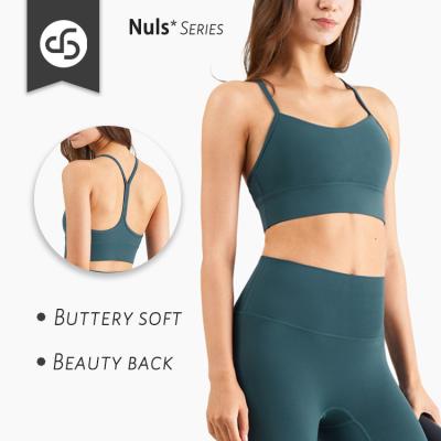 China 2022 New Summer Design Dummies Backless Halter Sports Bra Sexy Women Fitness Activewear Workout Yoga Bra Breathable Yoga Bra for sale