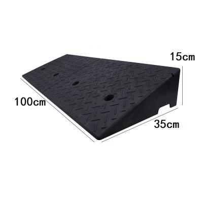 China 140mm-500mm Width Black Industrial Rubber Road Wheelchair Adjustable Car Loading Ramps for sale