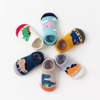 China Breathable Baby Bumps With Handle Non Slip Cute Infant Boys Dinosaurs Slipper Socks Cotton Toddler Girls Socks for sale