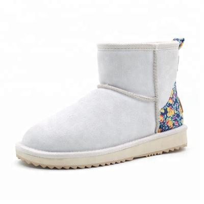 China High Quality Classic New Snow Sheepskin Women's Flat Low Price Flat Cheap Design Winter Boots for sale