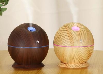 Cina umidificatore portatile di legno creativo di 130ml USB Mini Colorful Cool Mist Car in vendita