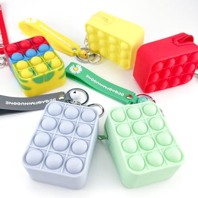 China Waterproof 2021 Kids New Mini Bubble Sensory Silicone Wallet Poppings Case Stir Key Chain Toy Its Bag for sale