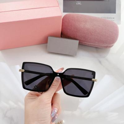 China 2022 High Quality Designer Sunglasses 5100 Fashion Designer Famous Sunglasses Women High Quality Radiation Protection Outdoor Inspiration for sale