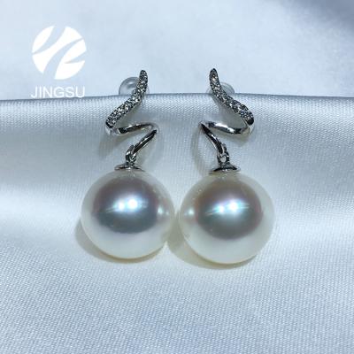 China CLASSIC Women Gift Design Fashion White Pearl Party South Sea Pearl Jewelry Drop Stud Earrings 18K Gold Birthday for sale