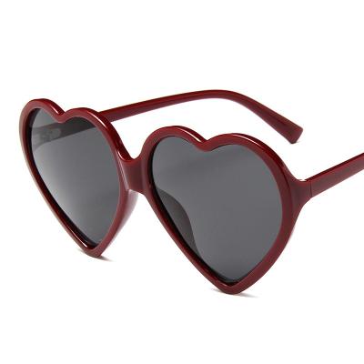 China Custom Big Women Fancy Peach Logo Sunglasses Love Heart Shape Glass Love Heart Sunglasses Pink Hearts for sale