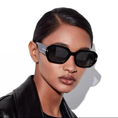 China Custom 2022 Wholesale New Arrival Small Frame Black Square Lens Shades Women Fashion Sunglasses Own Logo Sunglasses for sale