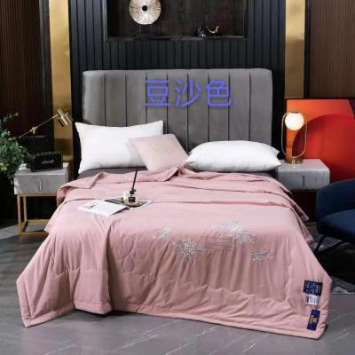 China Pepearl Tsao Soft Thick Feather Silk Comforter Cotton Embroidered Pearl Summer Comforter for sale