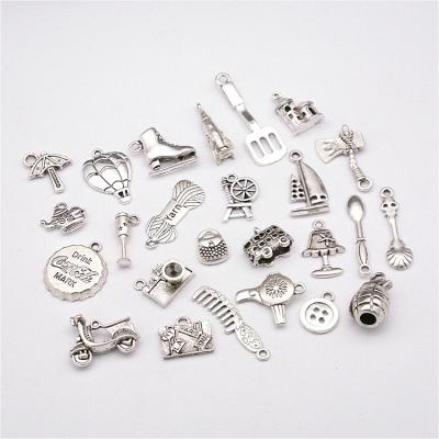 China Hot Selling Casual/Sporty Cute Mini Silver Color Pendants Custom Logo Engraved Charms For Necklace Bracelet for sale