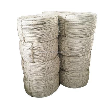 China 5.6mm Sustainable 3 Strand Bleached Color Sisal Rope For Pet Rope for sale