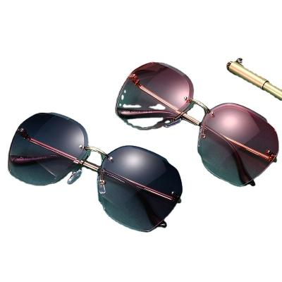 China Fashion Sunglasses 2022 Korean Cut Edge Sunglasses New Fashion Ocean Frameless Sunglasses for sale