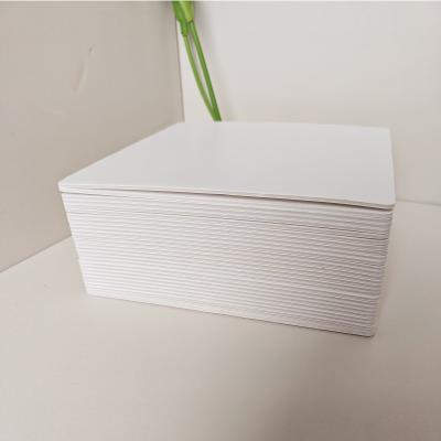 China Disposable White Color Edge Shape Cardboard Paper Cake Board and Cake Cutting Square Base for sale