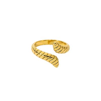 China CLASSIC European and American 18K Gold Plated Stainless Steel Snake Shaped Open Claw Horn Pattern Ring for sale