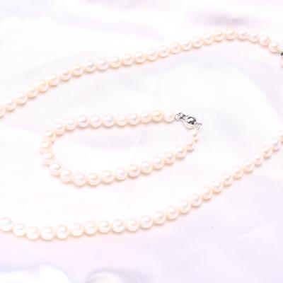 China Simple Style 3A 7-8Mm Natural Freshwater Pearl Necklace Bracelet Earrings Pearl Jewelry Set for sale