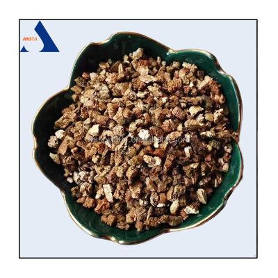 China Asbestos Free 3-6mm Exfoliated Vermiculite 4-8mm Golden Expanded Vermiculite Competitive for sale