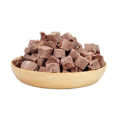 China Sustainable Factory Cheap Price Delicious OEM Beef Cubes Freeze Dried Dog Food for sale