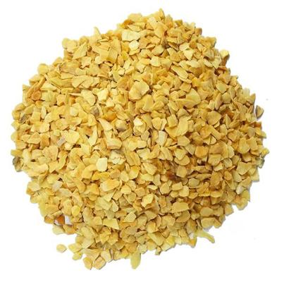 China Dry 8-16 mesh 100% natural garlic flakes for sale