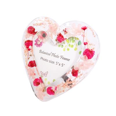 China Valentine's Day 5x5 Durable Acrylic Lover's Heart-Shaped Picture Frame Heart Photo Frame Gifts for sale