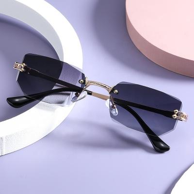 China Fashion sunglasses 2022 drop shipping sunglasses men one piece lens women metal frame small sunglasses for sale