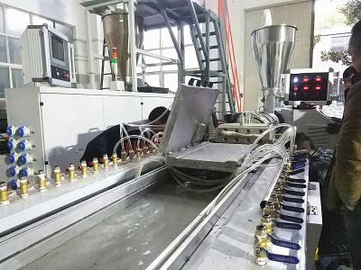 China Deckenplatte der CaCO3 PVC-Deckenverkleidungs-Maschinen-/PVC, die Maschine herstellt zu verkaufen