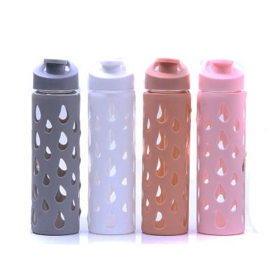 China Viable BPA Free Silicone Sleeve Glass Water Bottle With Leakproof Classic Lid for sale