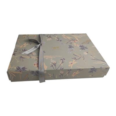 China Large Recyclable Elegant Custom Dress Gift Packaging Boxes Custom Invitations Wedding Favor Boxes With Ribbon for sale