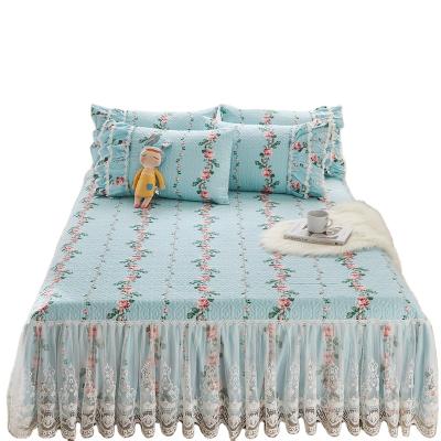 China Modern New Arrival Blue Floral Flower Printed Linen Style Quilted Bedspread Bedskirt King Queen for sale