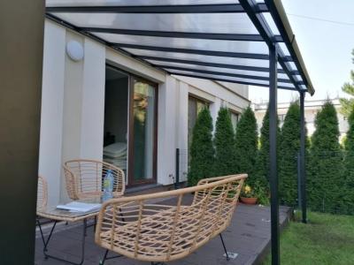 China Wasserdichte Abdeckung der Terrassenüberdachungsmarkisenpolycarbonatsbalkonüberdachung im Freien Aluminiumpatio-Abdeckung Schwarzes gazebo DIY zu verkaufen