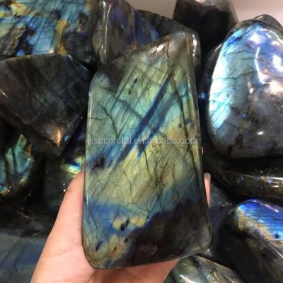 China Labradorite Labradorite Stone Crystal Therapy Stone Crystal Energy Rock Europe Energy Stone for sale