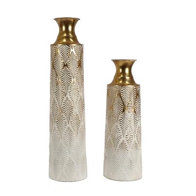 China New Traditional Hot Sale Tabletop Design Metal Crafts Metal Vase Flower Vase For Home Decoration for sale