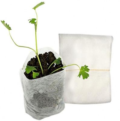 China Eco-friendly Biodegradable Breathable Fabric Seedling Bags Biodegradable Nonwoven Nursery Bags for sale