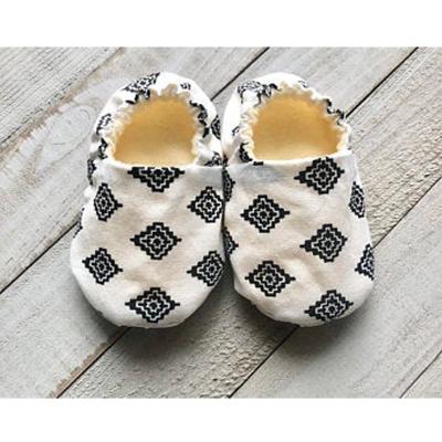 China Wholesale Fashionable Breathable Toddler Shoes Handmade Black White Aztec Baby Moccs for sale