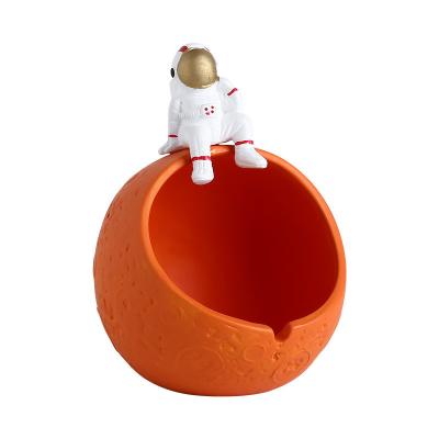 China Nordic Creative Nordic Ceramic Astronaut Ashtray Home Decoration Astronaut Ornaments for sale