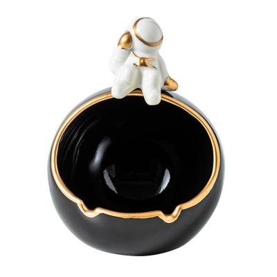 China Nordic Creative Astronaut Spaceman Design Ceramic Ashtray For Home Dorm Living Room for sale