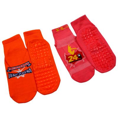 China Logo Vivid Colored Low Cut Polyester Disposable Knitted Trampoline Kicks Indoor Jump Park Socks For Both Kids And Adults for sale